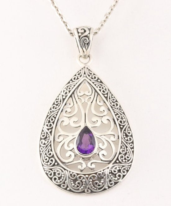 Traditionele bewerkte zilveren hanger met amethist aan ketting afbeelding 1