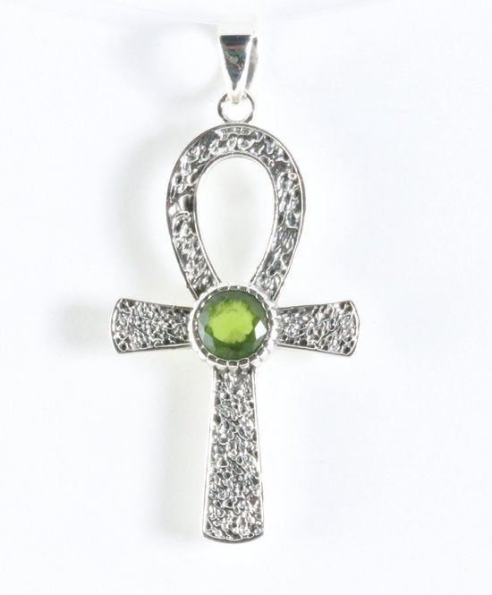 Bewerkte zilveren ankh hanger met peridoot afbeelding 1