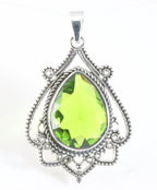 Bewerkte zilveren hanger met peridoot afbeelding 1