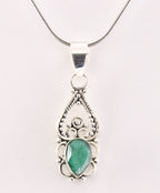 Fijne opengewerkte zilveren hanger met smaragd aan ketting afbeelding 1