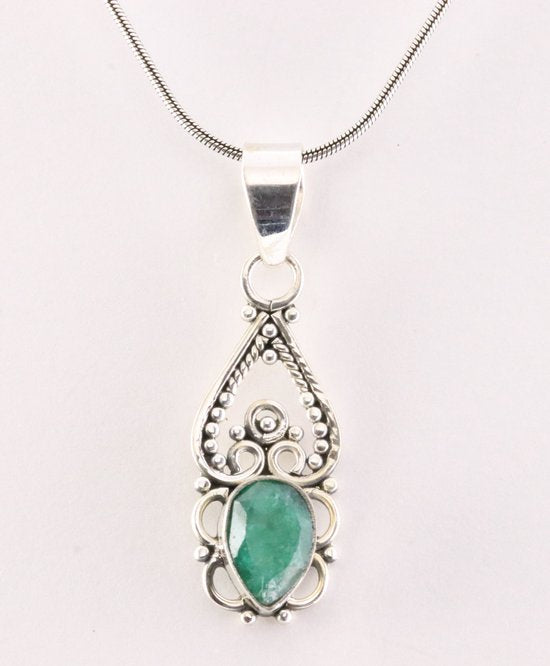 Fijne opengewerkte zilveren hanger met smaragd aan ketting afbeelding 1