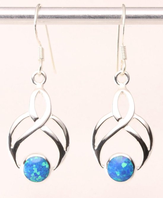Opengewerkte zilveren oorbellen met Australische opaal afbeelding 1