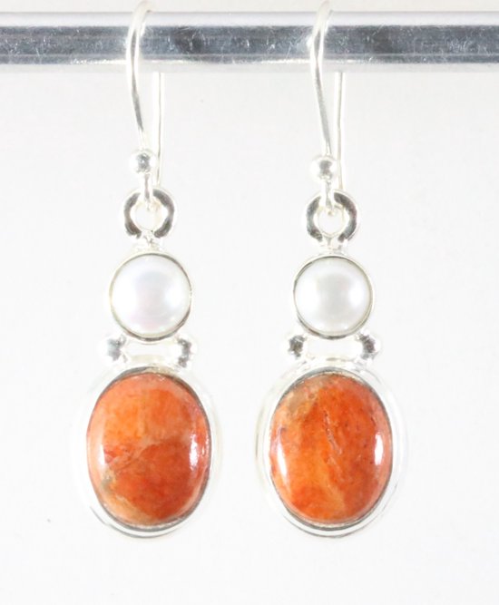 Fijne zilveren oorbellen met Mohave turkoois en parel afbeelding 1