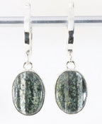 Hoogglans zilveren oorbellen met groene Zwitserse opaal afbeelding 1
