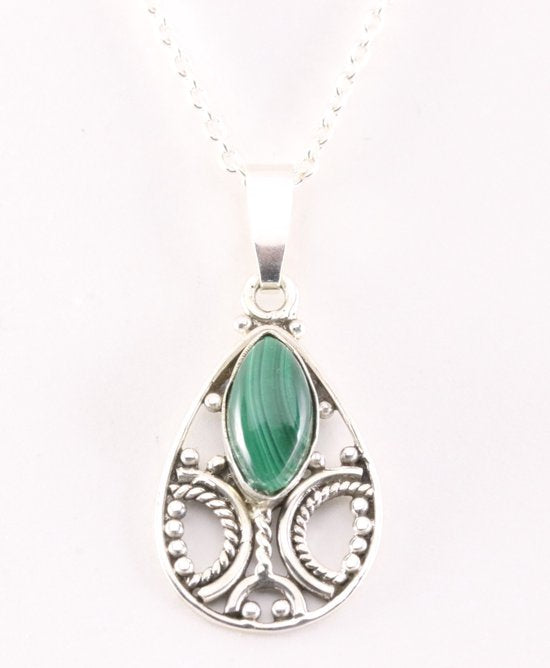 Fijne opengewerkte zilveren hanger met malachiet aan ketting afbeelding 1
