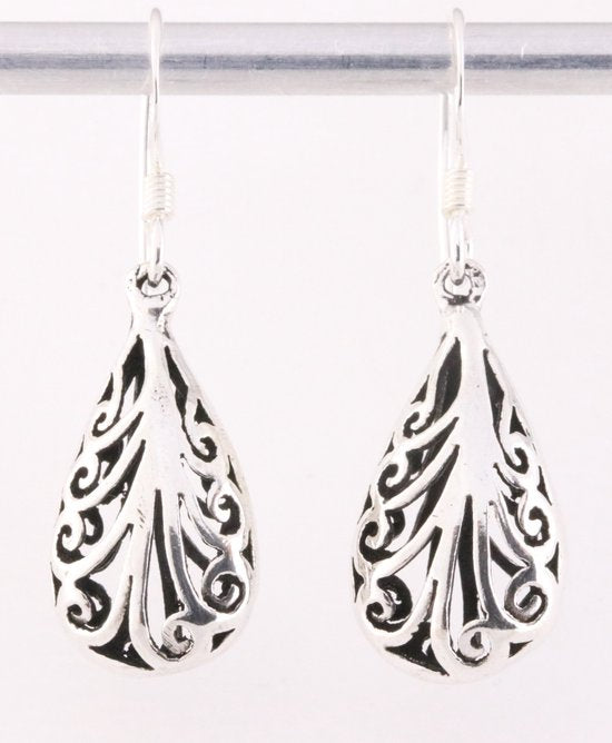 Opengewerkte druppelvormige zilveren oorbellen afbeelding 1