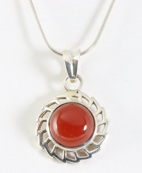 Opengewerkte ronde zilveren hanger met carneool aan ketting afbeelding 1