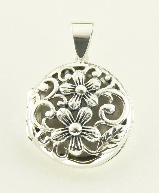 Rond opengewerkt zilveren medaillon met bloemengravering afbeelding 1