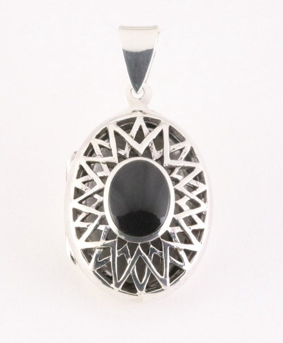 Ovaal opengewerkt zilveren medaillon met onyx afbeelding 1