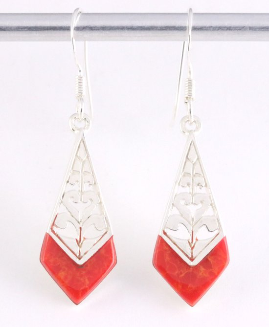 Opengewerkte zilveren oorbellen met rode koraal steen afbeelding 1