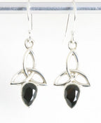 Opengewerkte zilveren oorbellen met onyx afbeelding 1