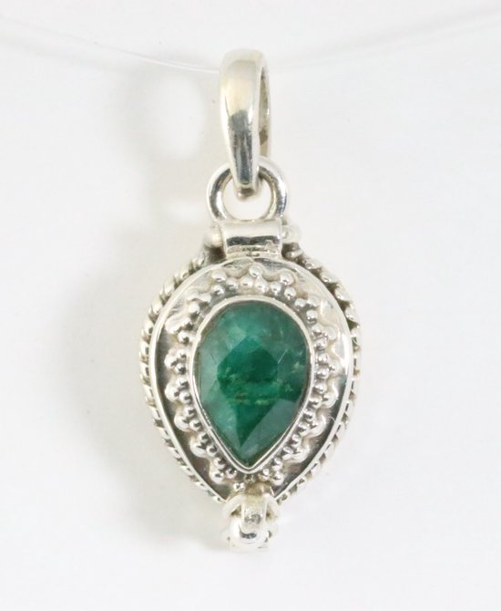Traditioneel bewerkt zilveren medaillon met smaragd afbeelding 1