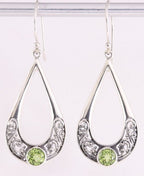 Opengewerkte zilveren oorbellen met peridoot afbeelding 1