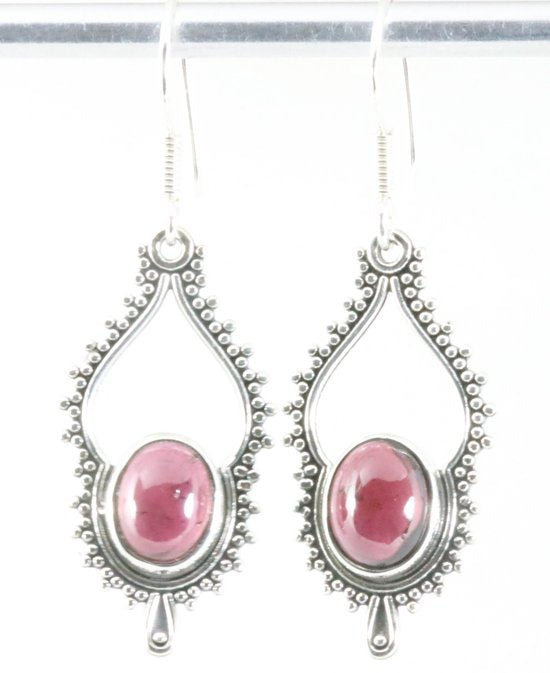 Bewerkte zilveren oorbellen met granaat afbeelding 1