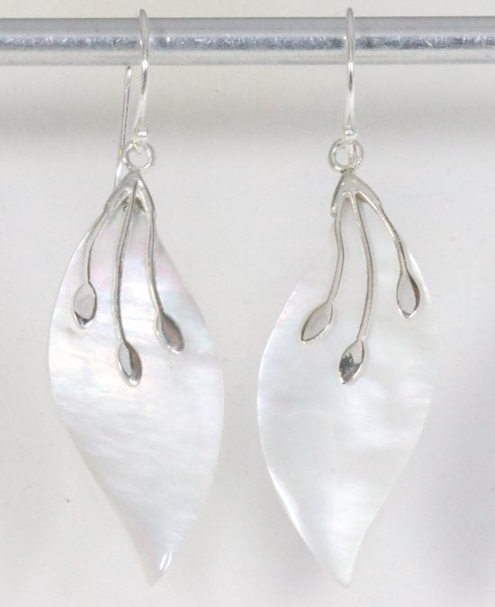 Zilveren oorbellen met parelmoer afbeelding 1