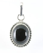 Fijne bewerkte ovale zilveren hanger met onyx afbeelding 1