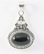 Bewerkte zilveren hanger met onyx afbeelding 1