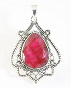 Bewerkte zilveren hanger met robijn afbeelding 1