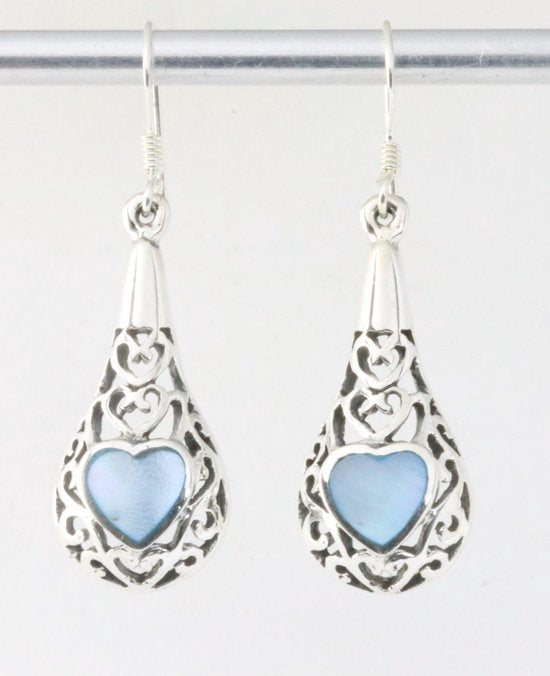 Opengewerkte zilveren oorbellen met blauwe schelp afbeelding 1