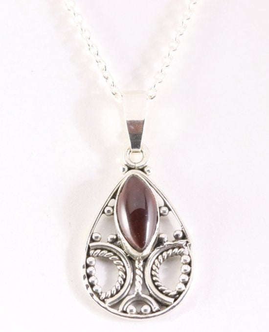 Fijne opengewerkte zilveren hanger met granaat aan ketting afbeelding 6