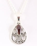 Fijne opengewerkte zilveren hanger met granaat aan ketting afbeelding 6