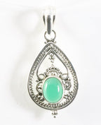 Opengewerkte zilveren hanger met groene onyx afbeelding 1