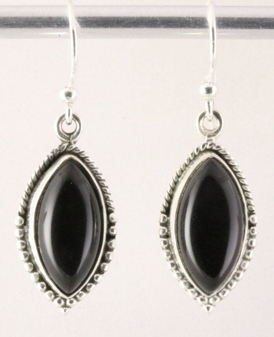 Bewerkte zilveren oorbellen met onyx afbeelding 1