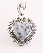 Bewerkte hartvormige zilveren hanger met dendriet opaal afbeelding 1