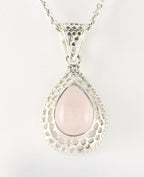 Opengewerkte zilveren hanger met rozenkwarts aan ketting afbeelding 1