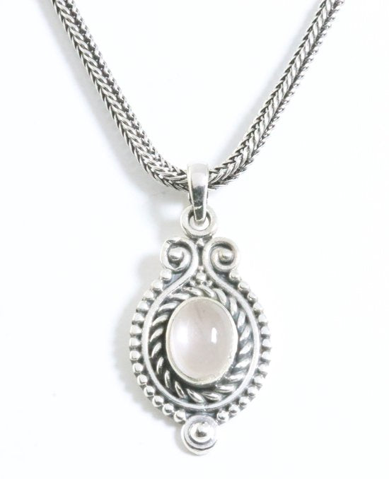 Fijne bewerkte zilveren hanger met rozenkwarts aan vossenstaart ketting afbeelding 1