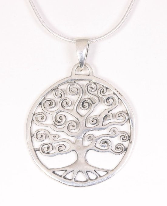 Ronde zilveren hanger met levensboom aan ketting afbeelding 1