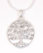 Ronde zilveren hanger met levensboom aan ketting afbeelding 1