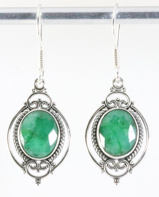 Bewerkte zilveren oorbellen met smaragd afbeelding 1
