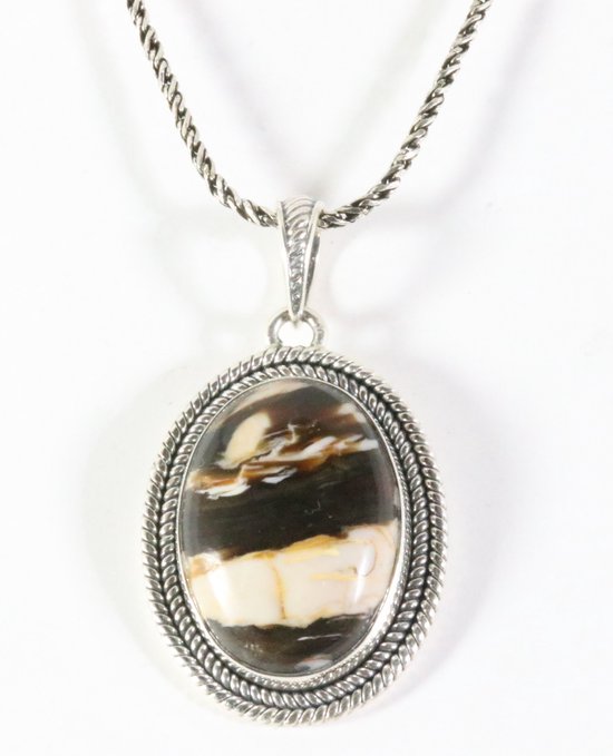 Bewerkte ovale zilveren hanger met peanut wood jaspis aan ketting afbeelding 1