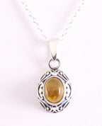 Fijne bewerkte zilveren hanger met amber aan ketting afbeelding 1