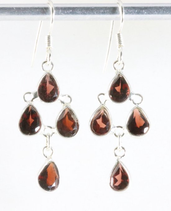 Fijne zilveren oorbellen met granaat afbeelding 1