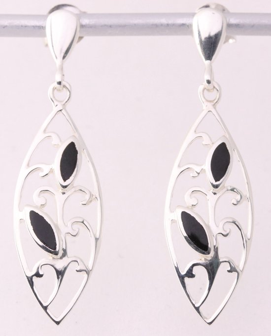 Opengewerkte zilveren oorstekers met onyx afbeelding 1