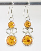 Opengewerkte zilveren oorbellen met amber afbeelding 1