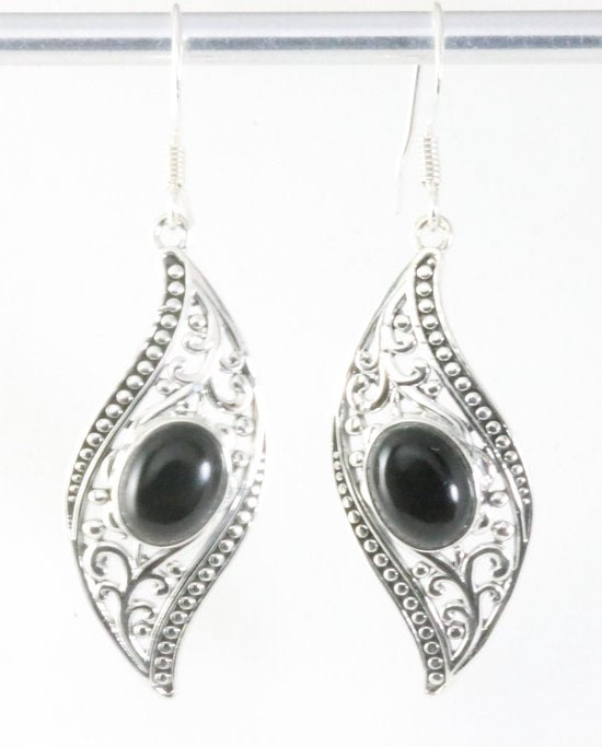 Lange bewerkte zilveren oorbellen met onyx afbeelding 1