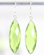 Lange zilveren oorbellen met peridoot afbeelding 1