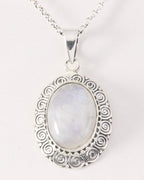 Bewerkte zilveren hanger met regenboog maansteen aan ketting afbeelding 6