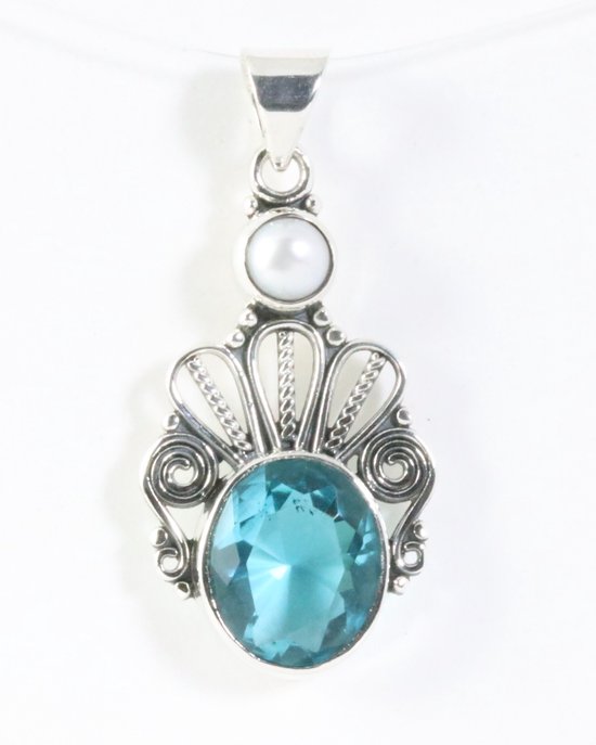 Opengewerkte zilveren hanger met blauwe topaas en parel afbeelding 1