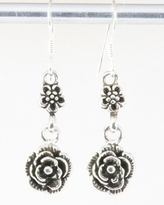 Fijne zilveren oorbellen met roosjes afbeelding 1