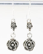 Fijne zilveren oorbellen met roosjes afbeelding 1