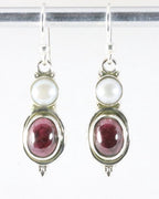 Fijne zilveren oorbellen met granaat en parel afbeelding 1
