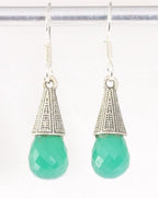 Fijne bewerkte zilveren oorbellen met gefacetteerde groene onyx afbeelding 1