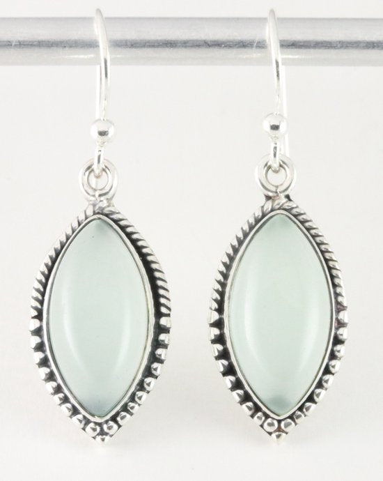 Bewerkte zilveren oorbellen met aqua chalcedoon afbeelding 1