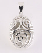 Opengewerkt ovaal zilveren medaillon afbeelding 1
