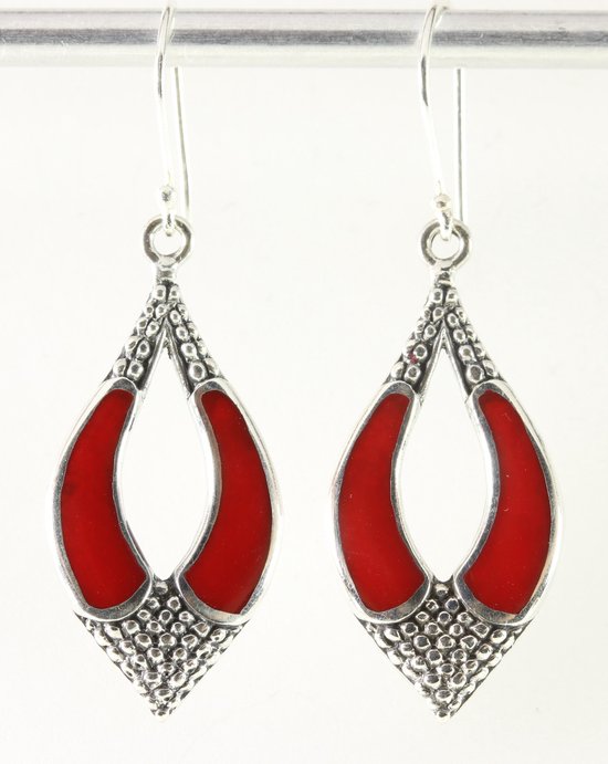 Traditionele bewerkte zilveren oorbellen met rode koraal steen afbeelding 1