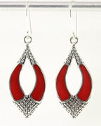 Traditionele bewerkte zilveren oorbellen met rode koraal steen afbeelding 1